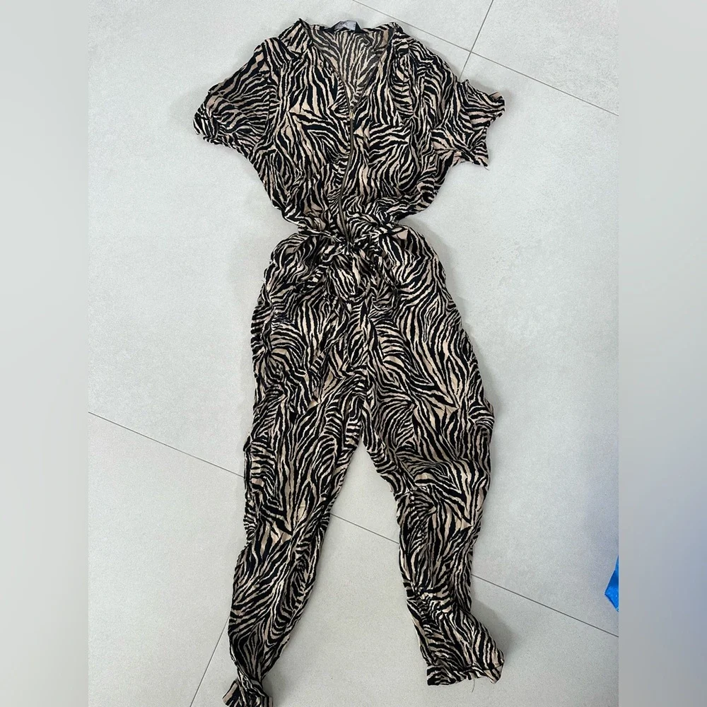 F&F Zebra Print Jumpsuit in Black and Tan Size 6 - Picture 3 of 6